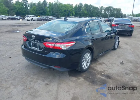 2020 Toyota Camry Le z USA, uszkodzony, nr VIN 4T1C11AK3LU991607